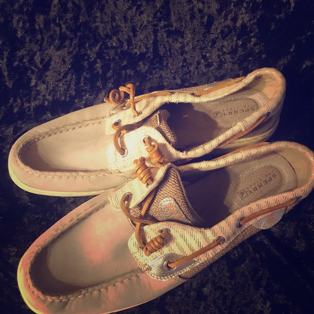 Flat sperrrys shoes size 9m
